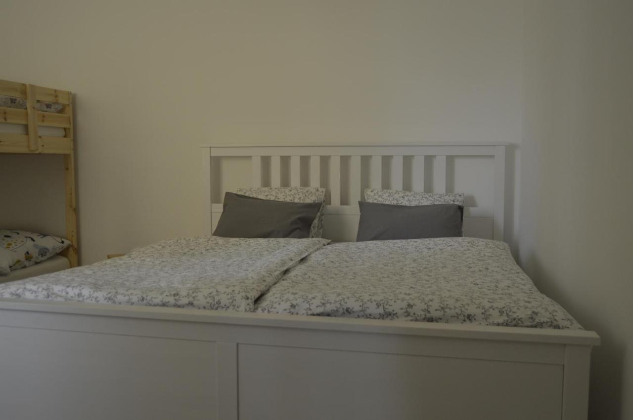 Pod Bilou Vezi Apartment